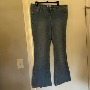 SO bootcut jeans. Size 17.
